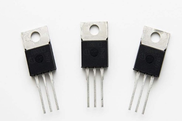 場效應晶體管，晶體三極管